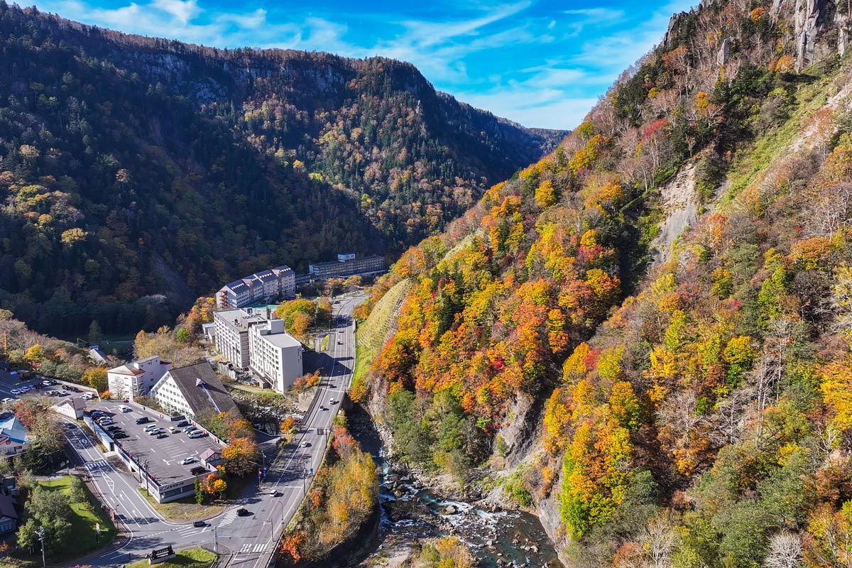 北海道上川層雲峡・ホテル大雪のスタッフによる日本一早い紅葉情報