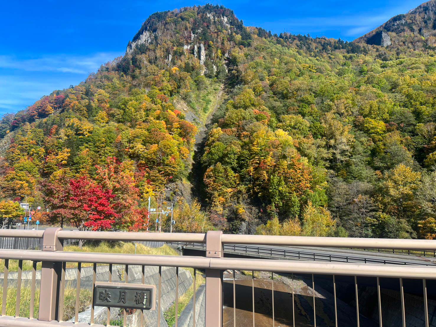 北海道上川層雲峡・ホテル大雪のスタッフによる日本一早い紅葉情報